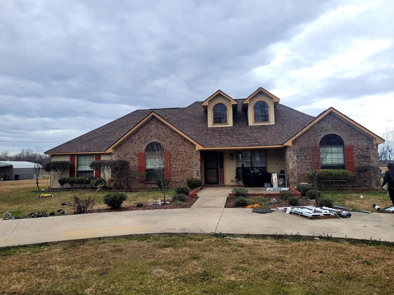 Finished shingle roof on a brick home